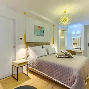 Alojamento de Acomodação e Pequeno-almoço Irini Luxury